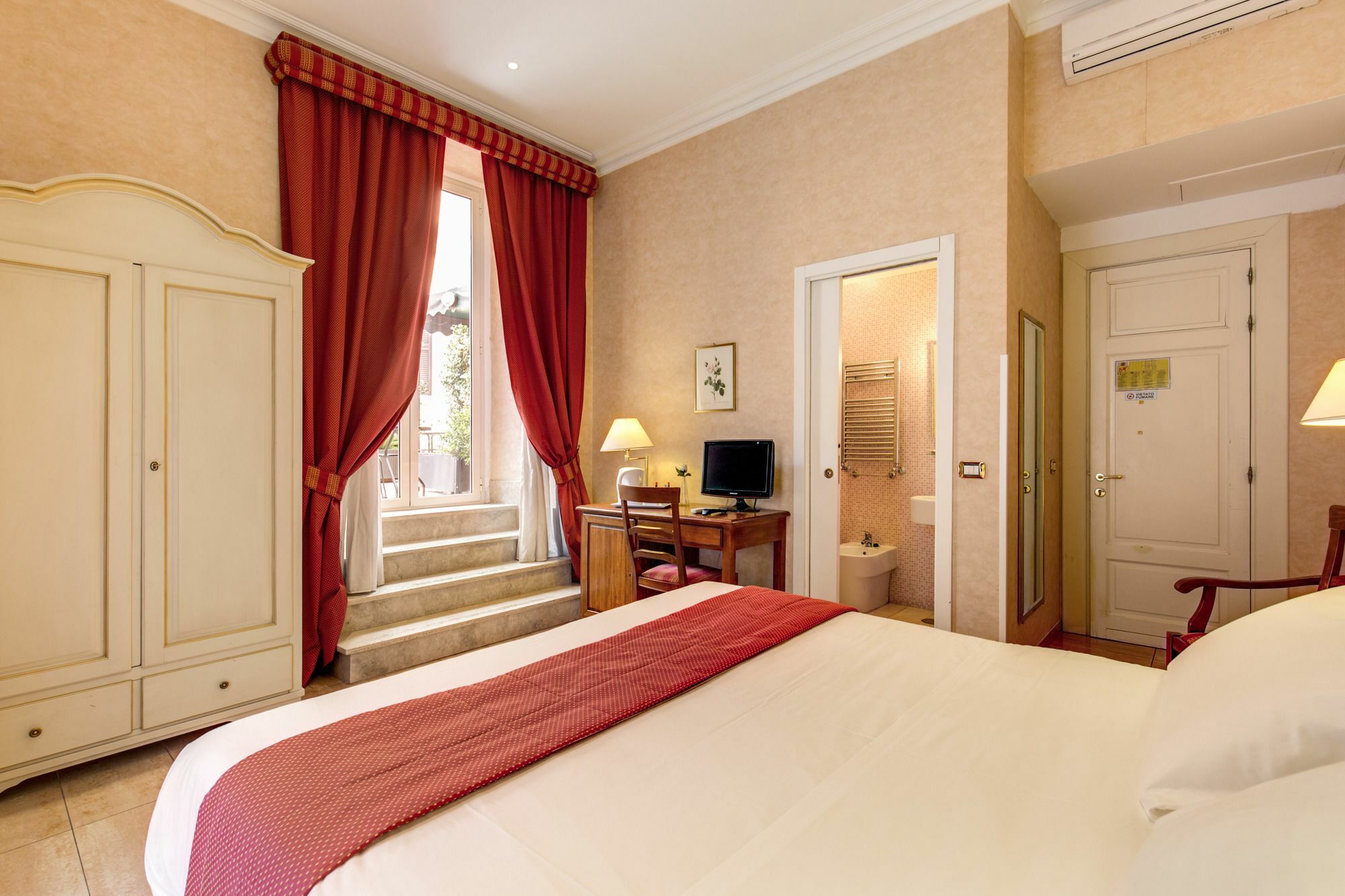 Wrh Suites Рим Екстериор снимка